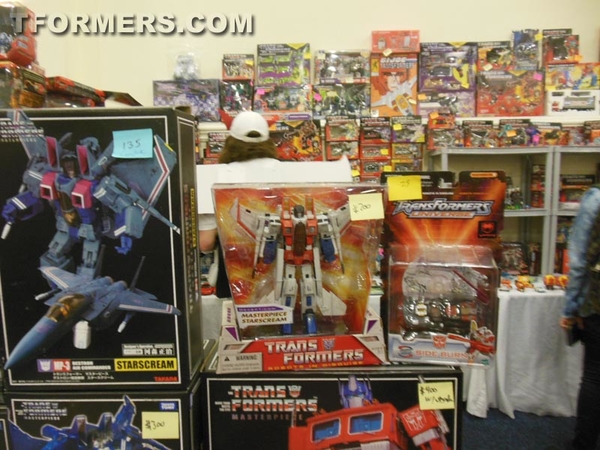 BotCon 2013   The Transformers Convention Dealer Room Image Gallery   OVER 500 Images  (373 of 582)